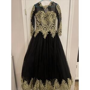 Black gold Sheer dress women’s size 2 Formal Evening Gown Sheer Appliqué Lace Up